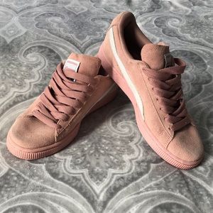 PUMA suede Salmon Sneakers